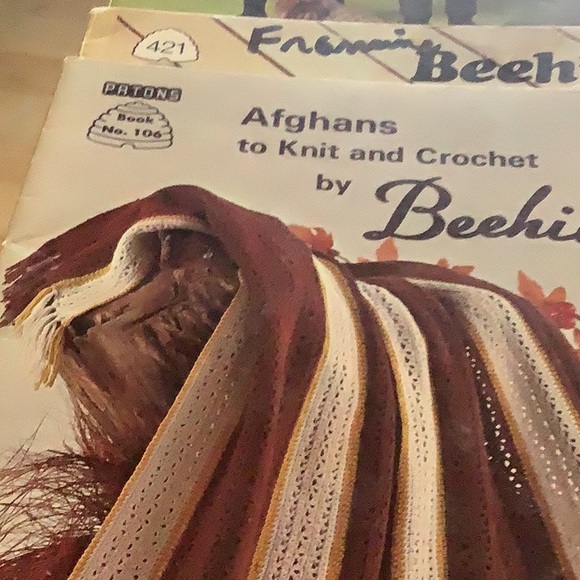 Vintage Patons Beehive Knitting Pattern Books - Picture 3 of 3
